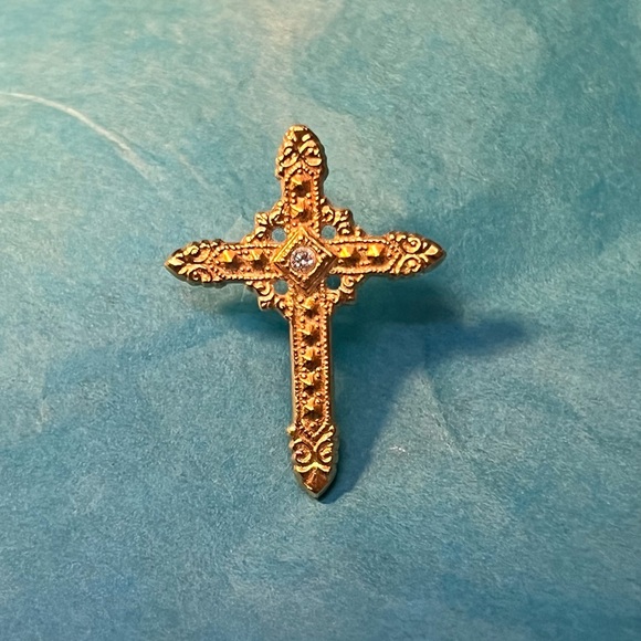 Vintage gold tone Jesus Cross Christian pin with rhinestone inlay - Picture 1 of 2